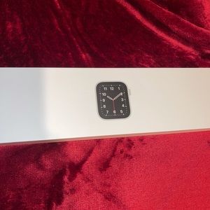 apple watch. (SE) (Silver)